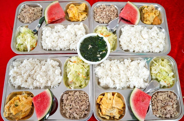 Bộ Y tế yêu cầu siết kiểm tra bếp ăn tập thể, trường học Ngăn thực phẩm không an toàn từ đầu vào