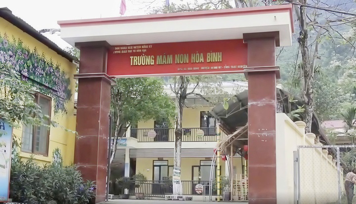 Phụ huynh tự bỏ tiền xét nghiệm, phát hiện thịt lợn nhiễm khuẩn E coli và tả châu Phi Hiệu trưởng nói gì