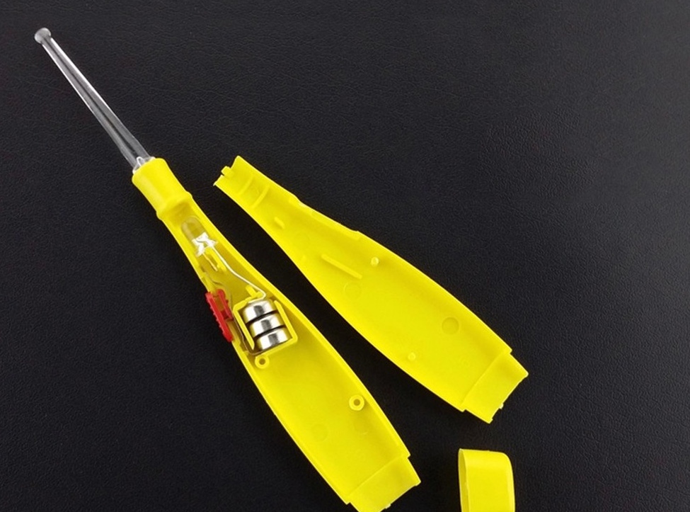 Bé trai 3 tuổi nuốt phải pin cúc áo, mẹ cho uống ngay 1 thìa gia vị, đến bệnh viện bác sĩ khen  Giỏi lắm