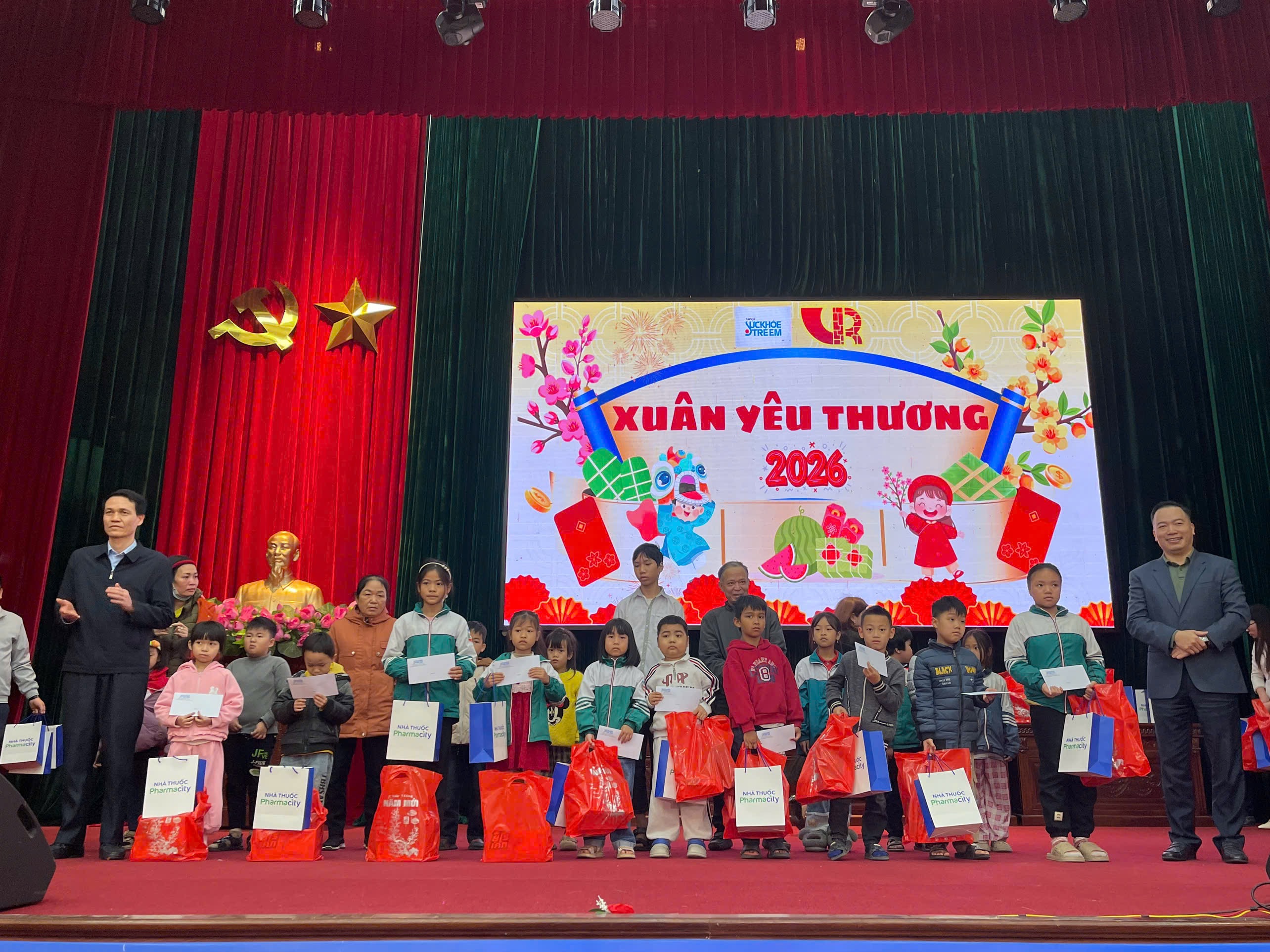 Góp một bàn tay vẽ ngàn tia nắng