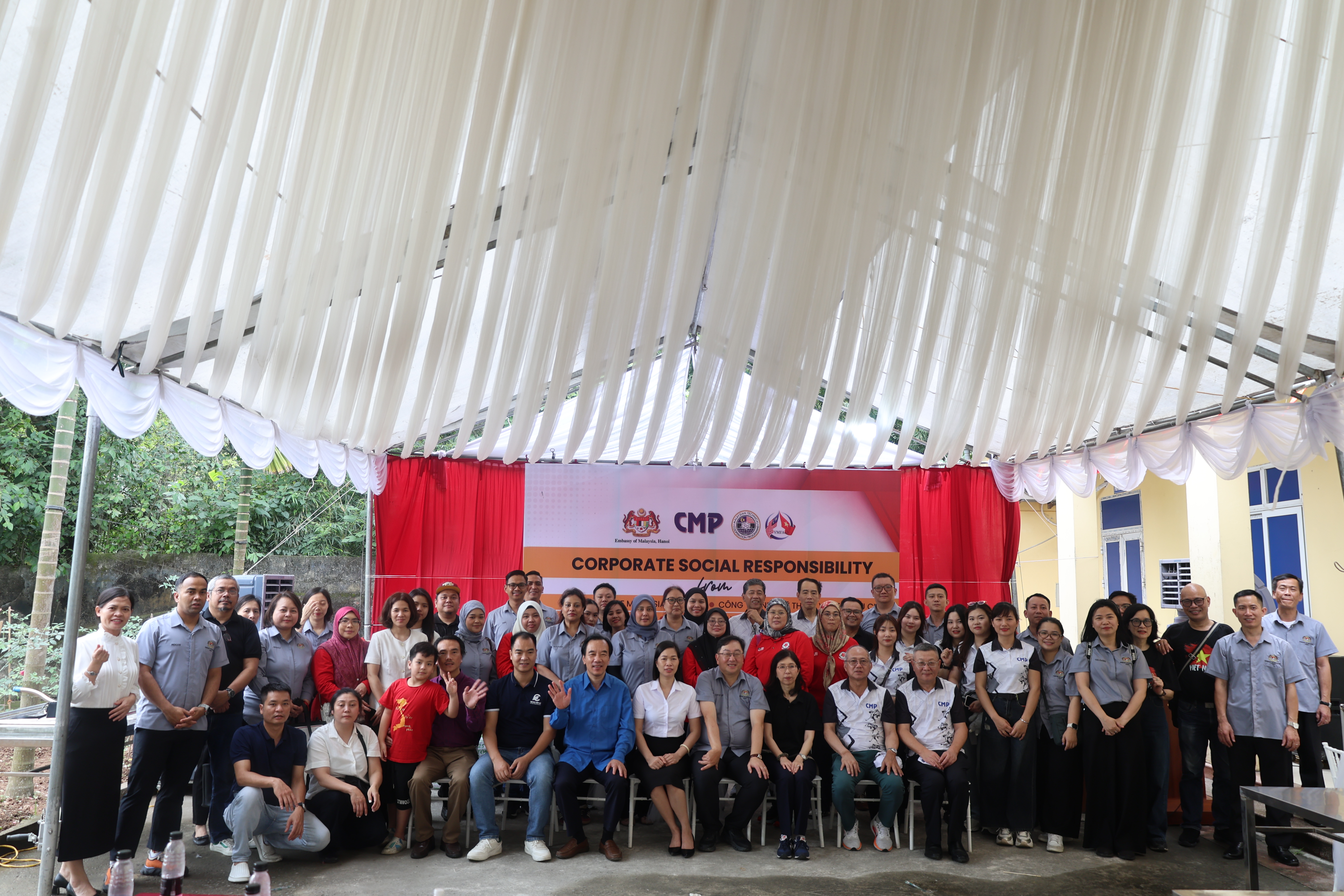 Chia sẻ yêu thương với trẻ em, người khuyết tật, người cao tuổi tại Trung tâm Bảo trợ xã hội Hà Nam, tỉnh Ninh Bình