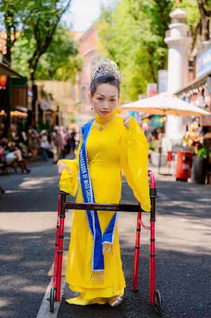 Đại sứ hoa hậu Trăng khuyết Trần Trà My Mạnh mẽ lên để quyết định tương lai