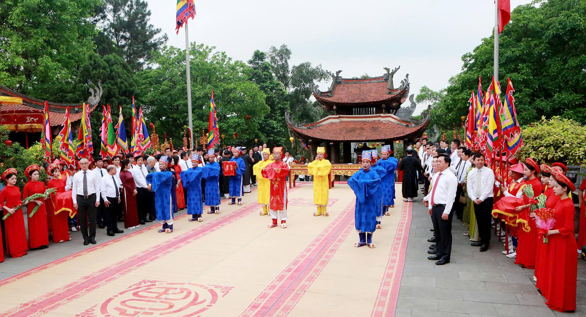 Phú Thọ Thành kính dâng hương Quốc Tổ Lạc Long Quân và tưởng nhớ Tổ Mẫu Âu Cơ
