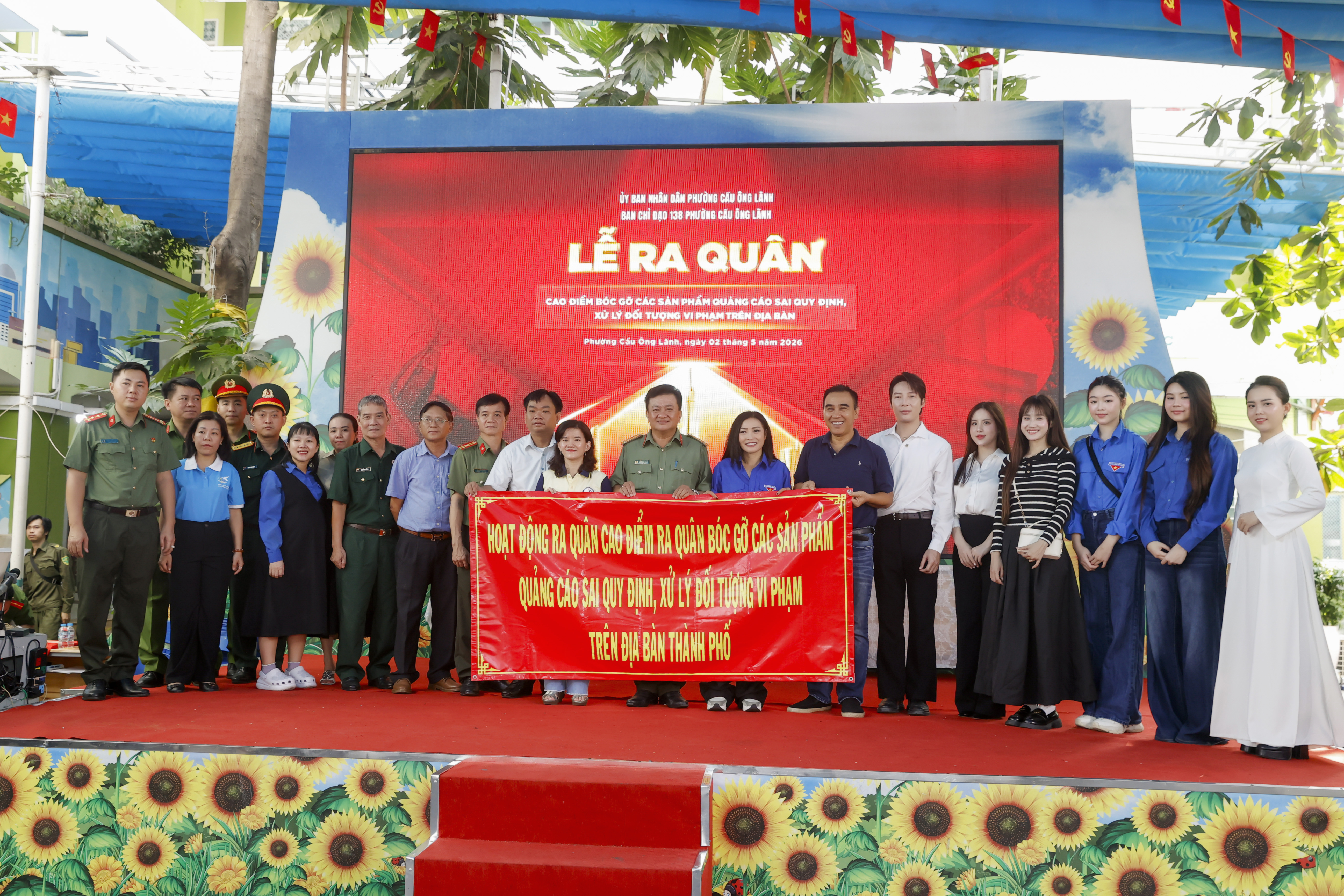 Thành phố Hồ Chí Minh Đồng loạt ra quân 45 ngày bóc xóa quảng cáo sai quy định