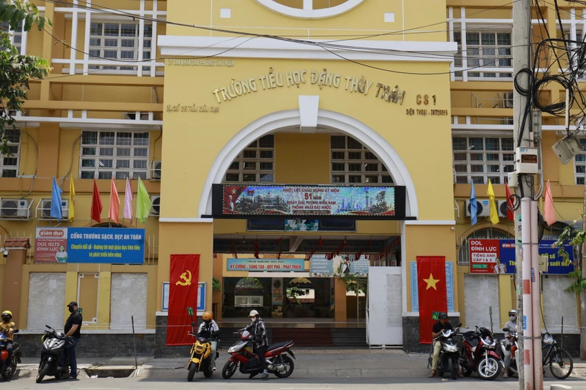 Nhiều trường học ở TP HCM tạm dừng ăn bán trú