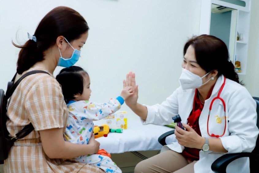 Chủ động bảo vệ sức khỏe trẻ em khi thời tiết chuyển hè