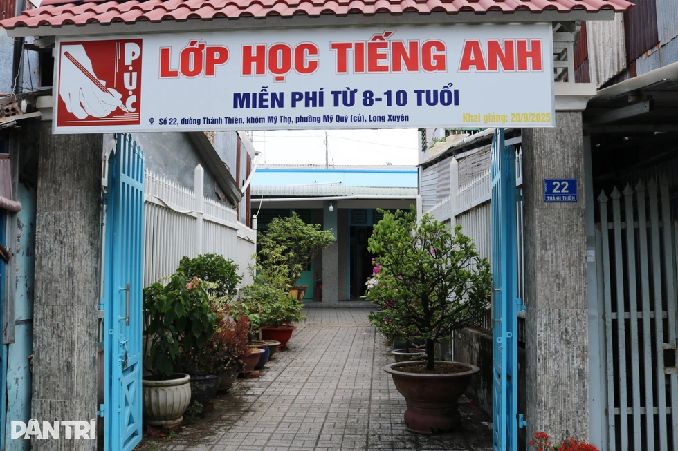 Người đàn ông miền Tây dành hết tiền lương để mở lớp tiếng Anh miễn phí