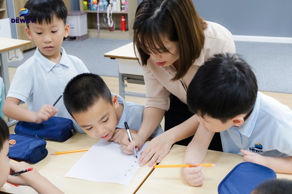 Cách dạy con học chữ chuẩn bị vào lớp 1 khoa học, hiệu quả