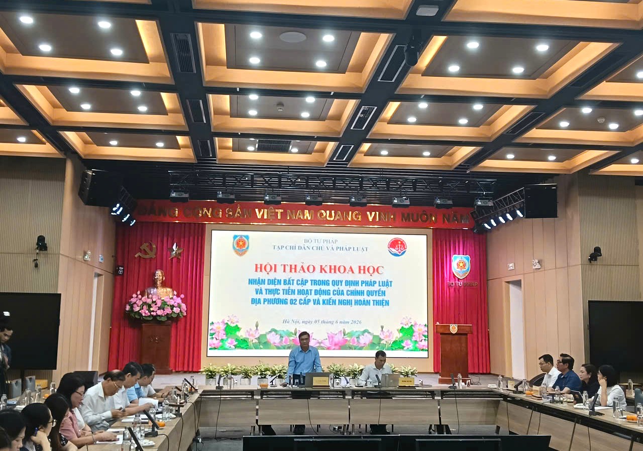 Xây dựng, hoàn thiện thể chế, quy định pháp luật và đẩy mạnh chuyển đổi số chính quyền địa phương 02 cấp