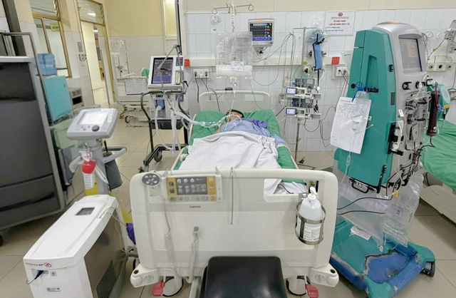 Người đàn ông 42 tuổi ngừng tim khi chơi thể thao trong thời tiết nắng nóng Có dấu hiệu này cần dừng ngay