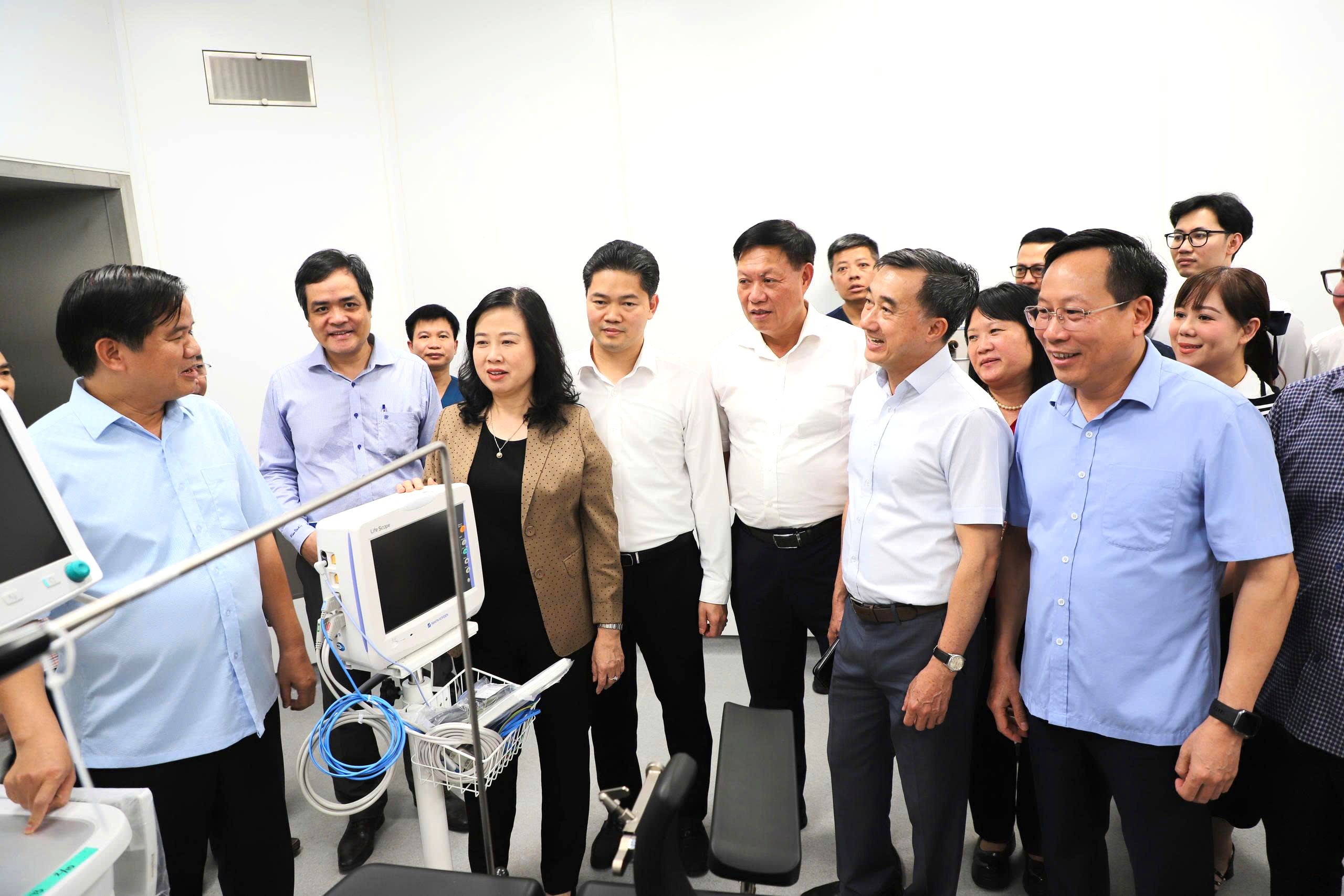 Bộ trưởng Bộ Y tế Đào Hồng Lan Chuẩn bị đồng bộ các điều kiện vận hành Cơ sở 2 Bệnh viện Bạch Mai dự kiến vào ngày 26 6