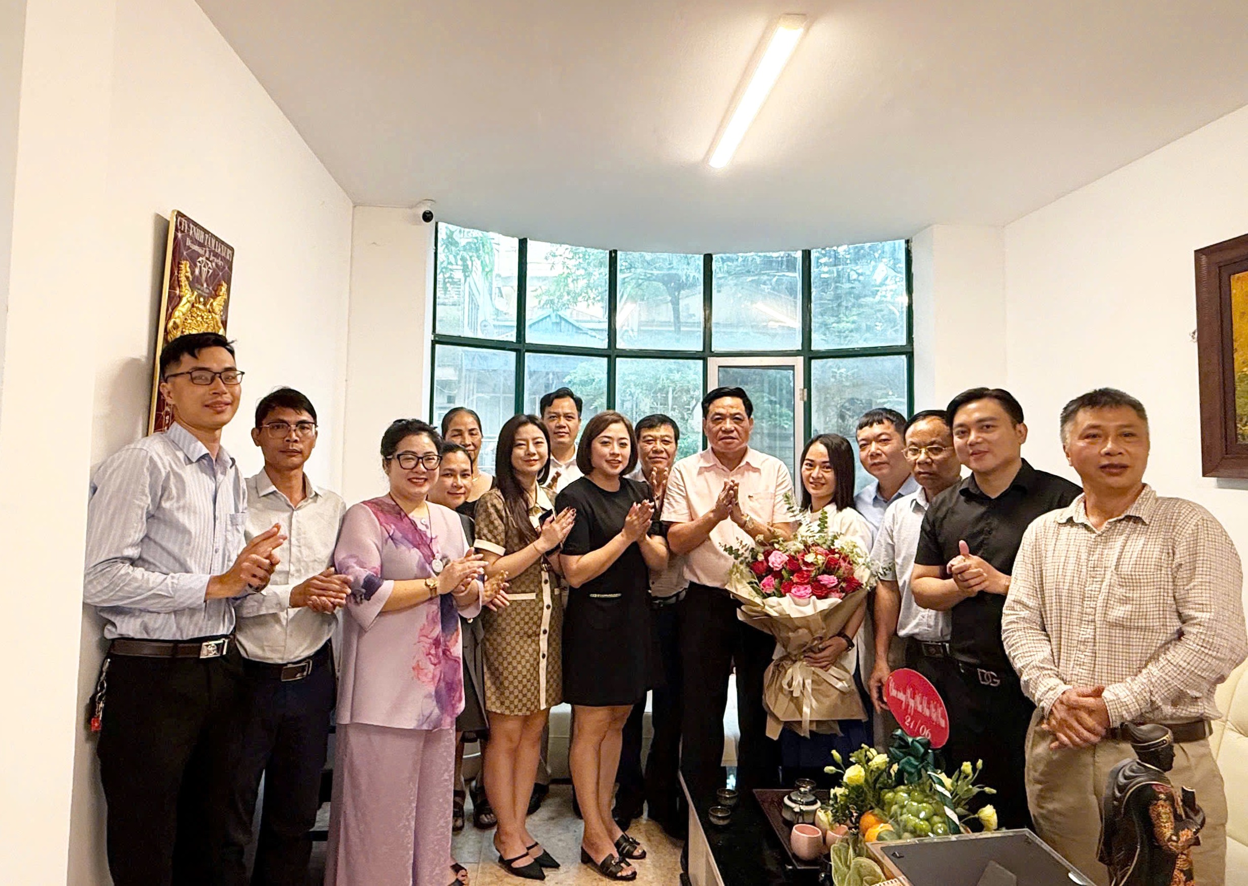 Trao quyết định bổ nhiệm Phó Trưởng ban Trị sự và Phụ trách Kế toán Tạp chí Sức khoẻ trẻ em