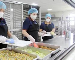 Siết chặt quản lý bếp ăn tập thể và thức ăn đường phố
