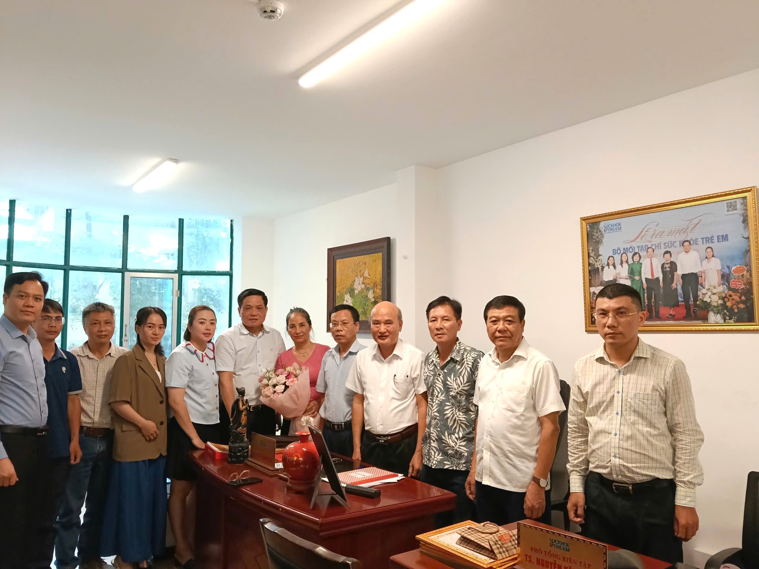 Trao quyết định bổ nhiệm Trưởng ban Trị sự Tạp chí Sức khoẻ trẻ em