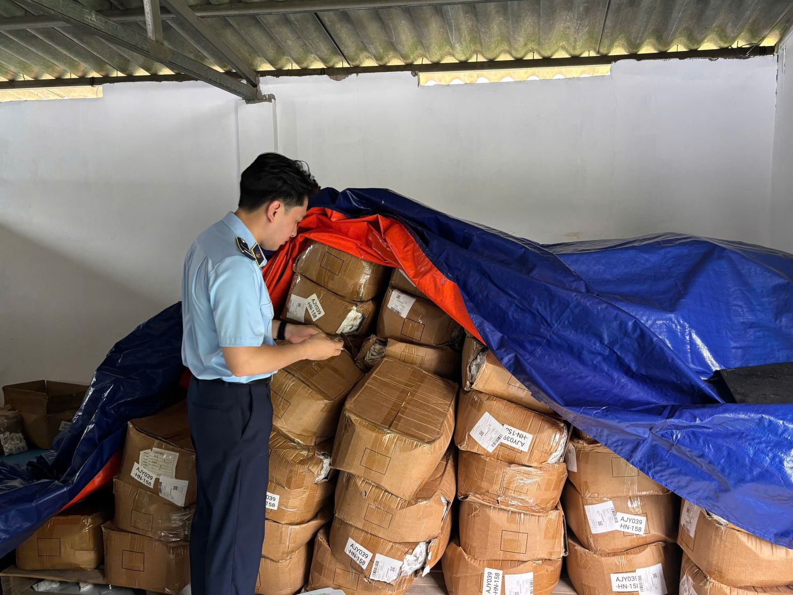 Quản lý thị trường Hà Nội tăng cường giám sát không gian mạng
