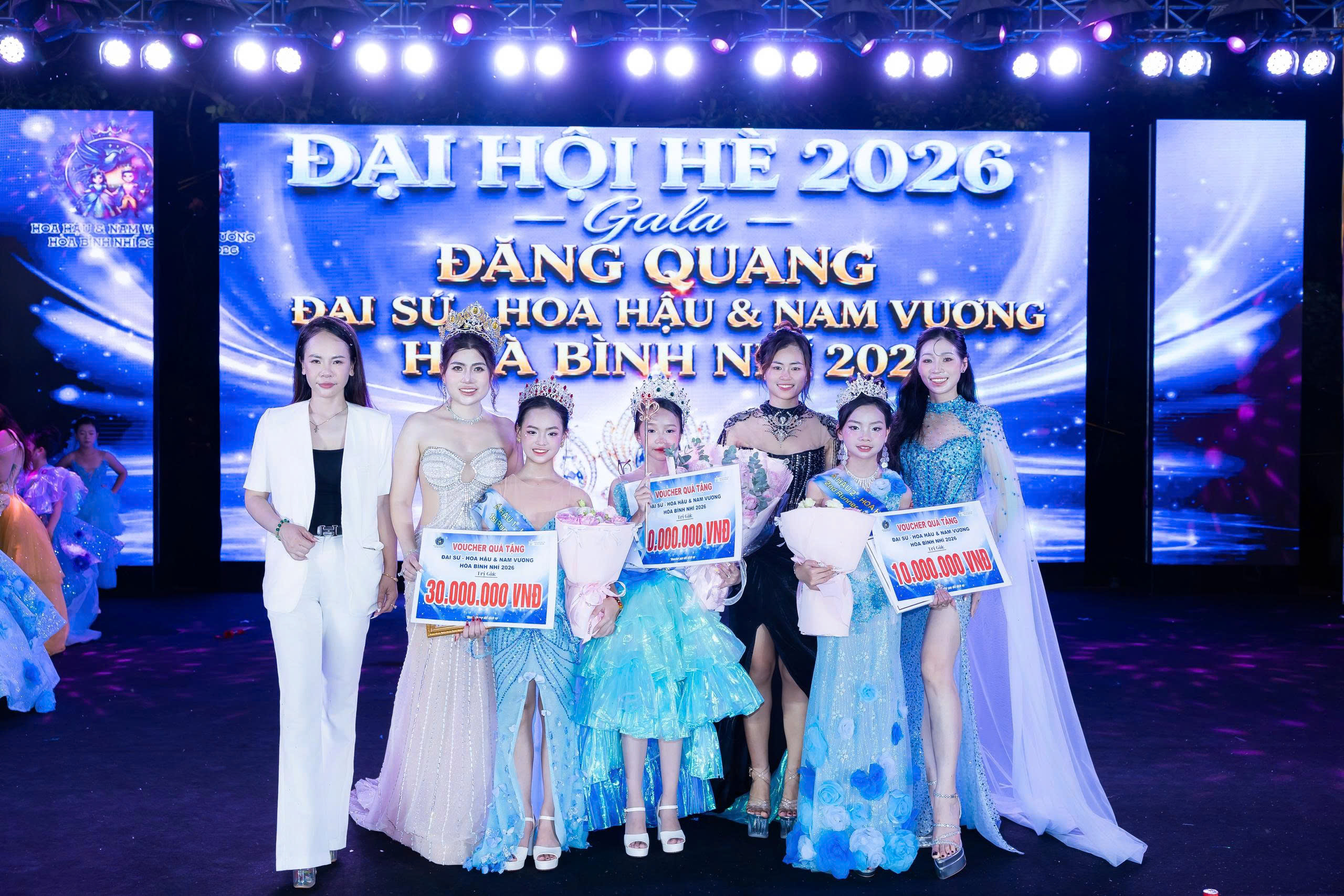 Tân Hoa hậu Đại sứ Hòa Bình Nhí Nguyễn Thị Ngọc Trinh năng động, thân thiện