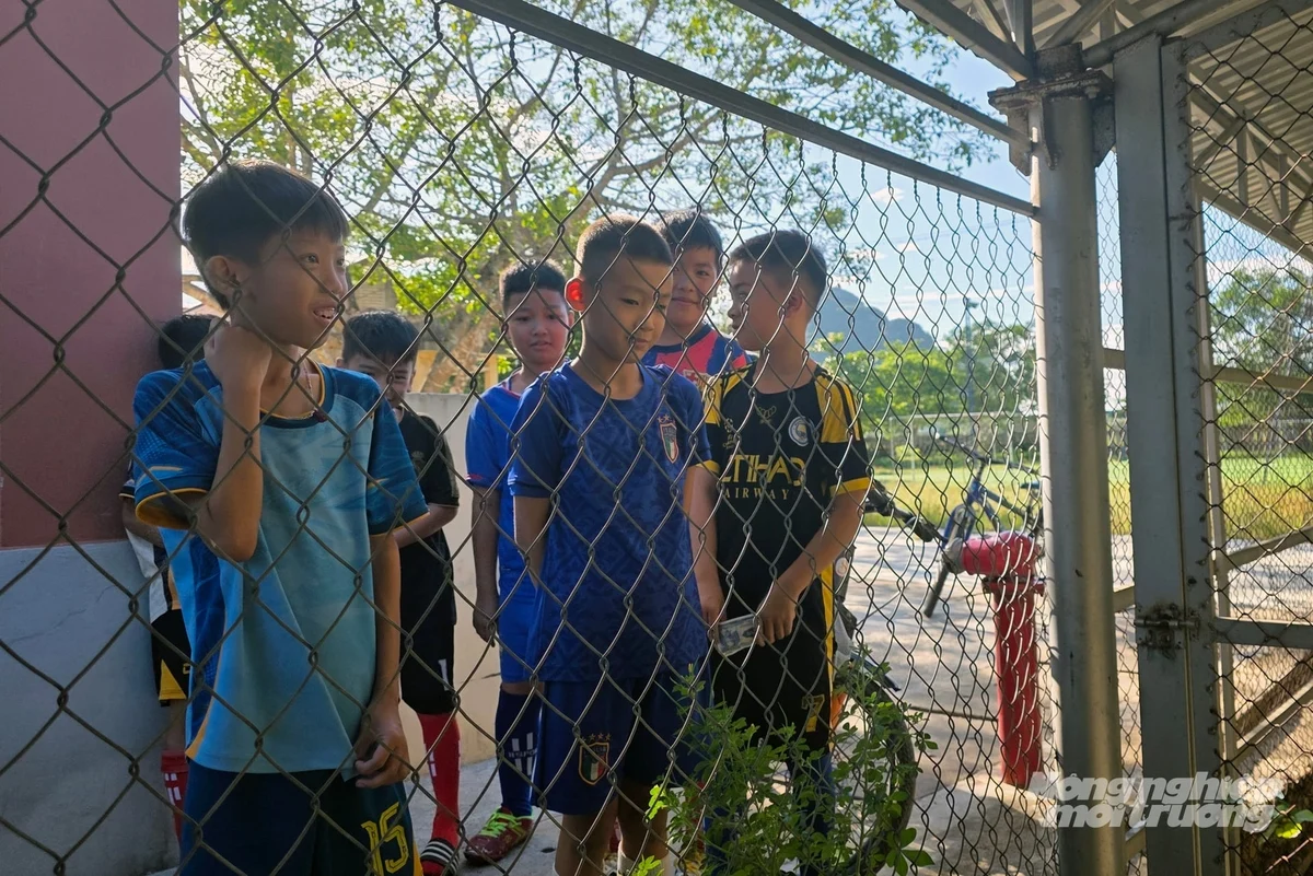 Dạy bơi cho trẻ em nông thôn [Bài 1] Nơi có bể lại thiếu kinh phí vận hành