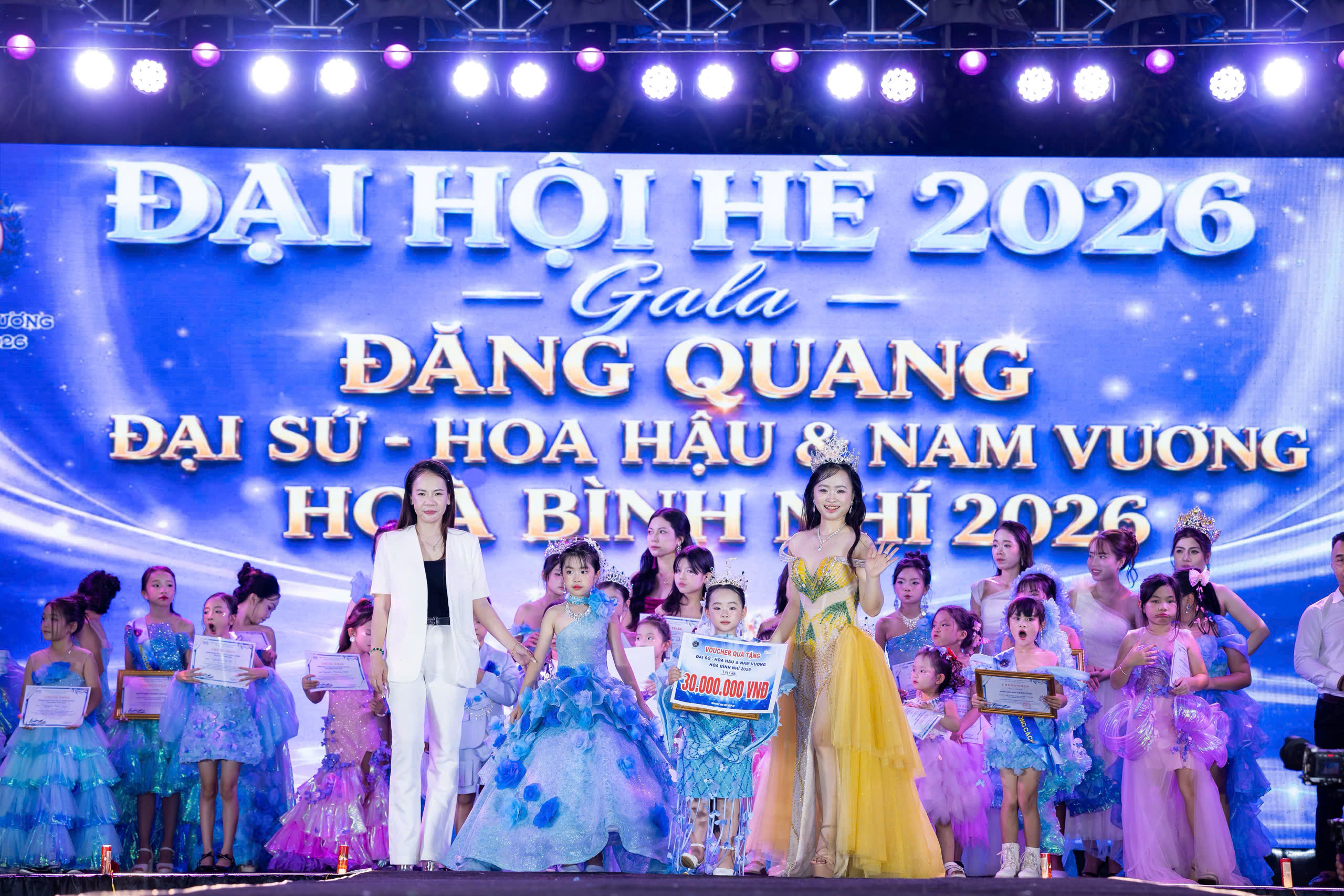 Phùng Thảo Nhi Á hậu 1 Đại sứ Hoa hậu Hòa bình Nhí bảng A Nguồn cảm hứng tốt đẹp cho trẻ em, thiếu nhi