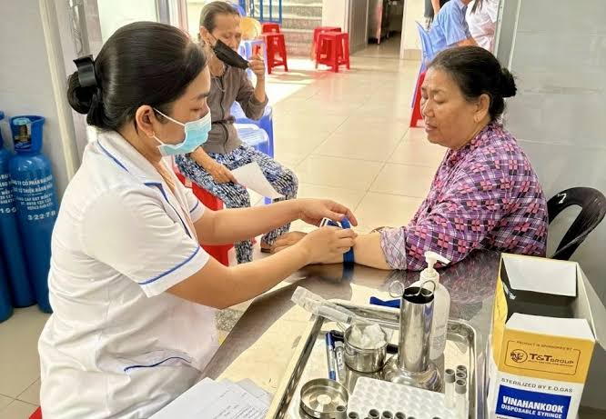Hà Nội Trợ lực từ bảo hiểm y tế cho người cao tuổi và nhóm yếu thế