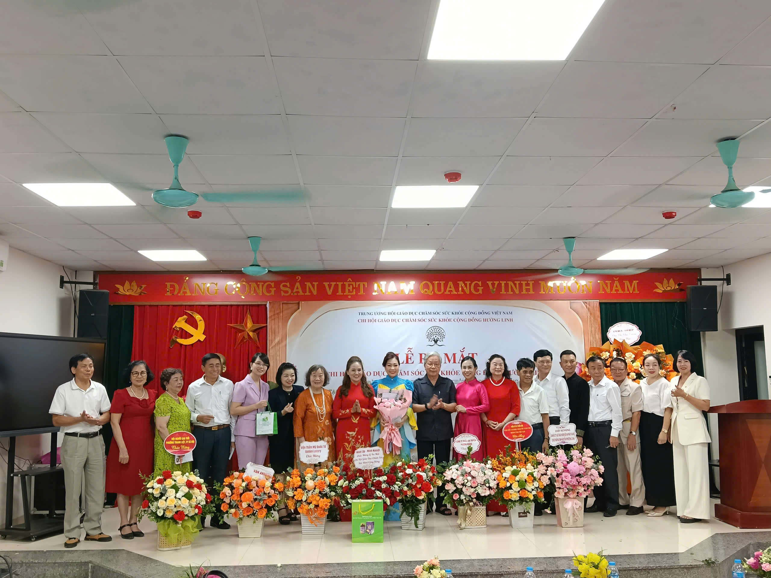 Đẩy mạnh chăm sóc sức khỏe chủ động, nhất là phụ nữ, trẻ em và người cao tuổi