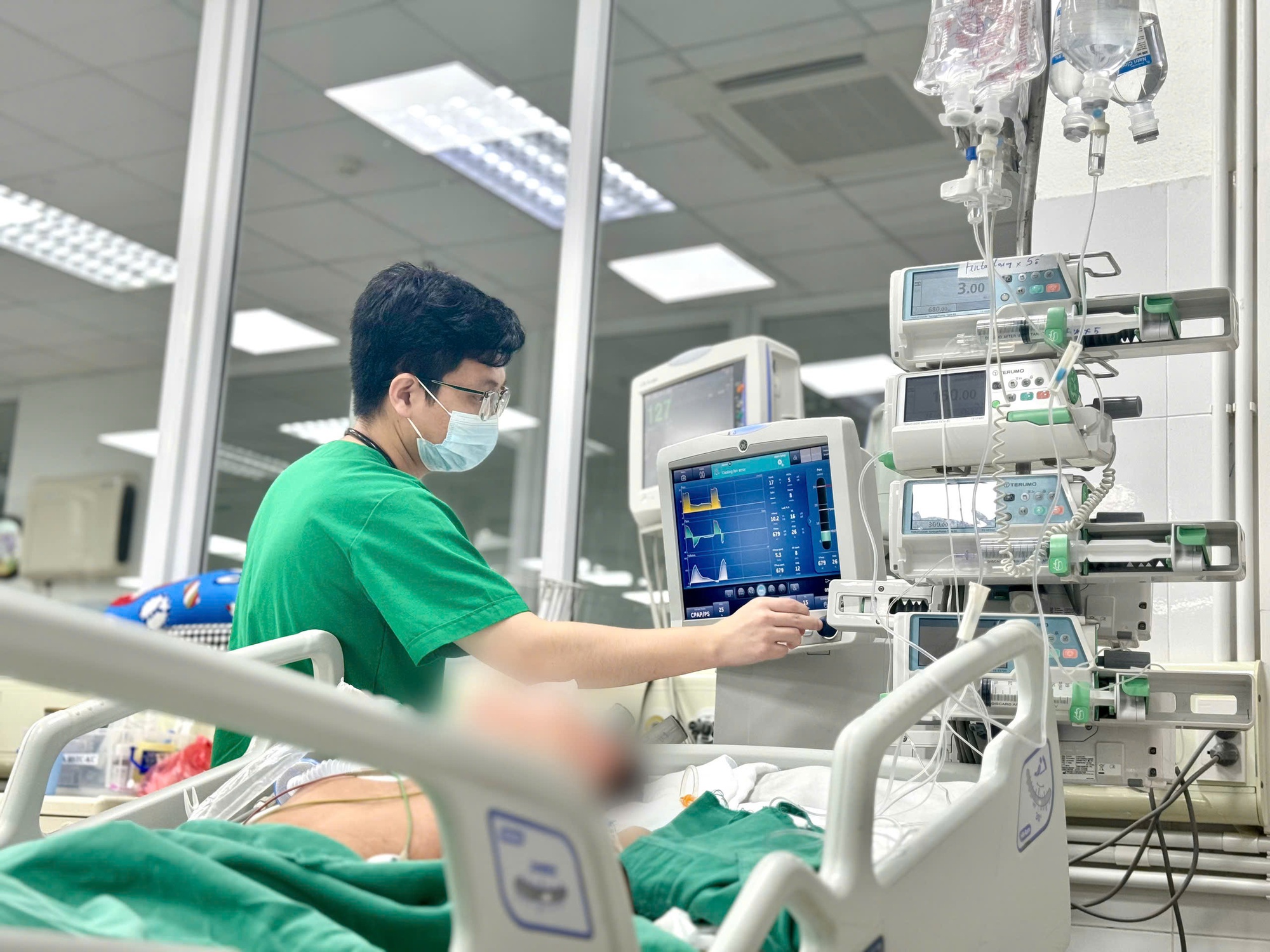 Hai bệnh nhi diễn biến nặng, phải mở khí quản do viêm màng não nhật bản