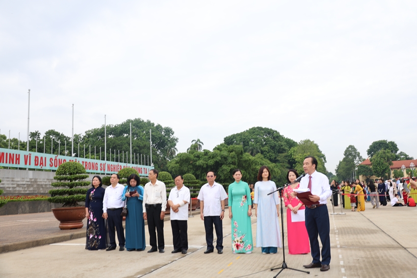 Lễ báo công, vào Lăng viếng Chủ tịch Hồ Chí Minh, dâng hương tưởng niệm các anh hùng Liệt sĩ
