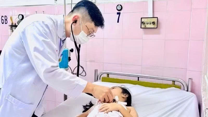 Bộ Y tế chỉ đạo xử lý khẩn vụ ngộ độc khiến gần 40 học sinh nhập viện
