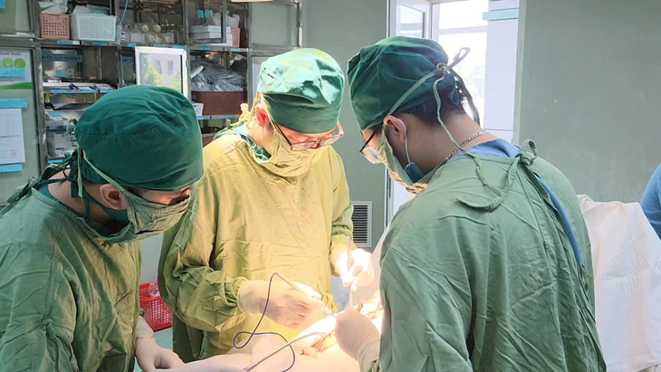 Tưởng rối loạn tiêu hóa, người đàn ông bàng hoàng phát hiện ung thư hiếm gặp