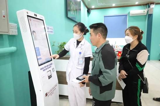 Tiếp tục tinh gọn thủ tục hành chính ngành Y tế, nâng cao chất lượng dữ liệu phục vụ quản lý và nhân dân