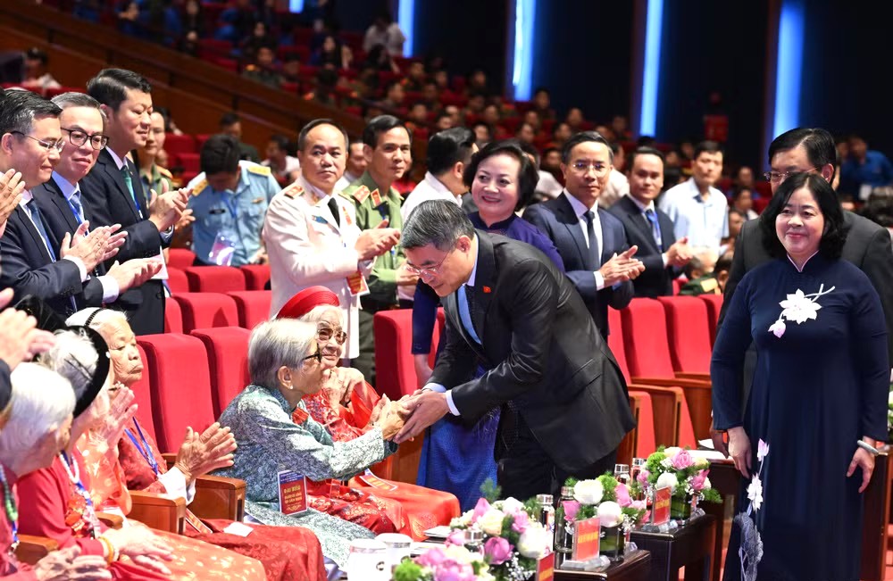 Thủ tướng Lê Minh Hưng phát động Phong trào đẩy mạnh chăm lo người có công với cách mạng