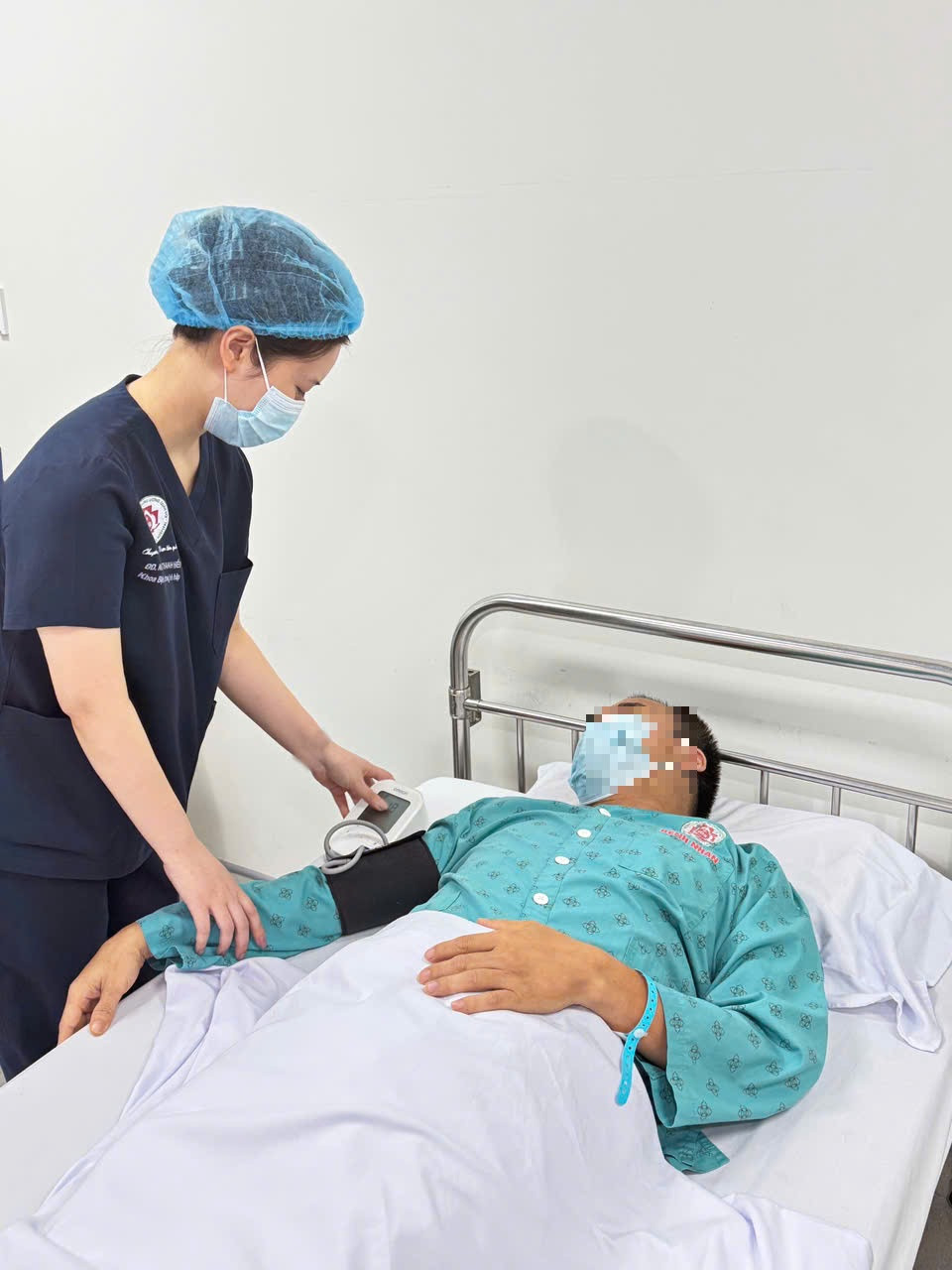 Chủ quan với bệnh sởi, nhiều người lớn nhập viện