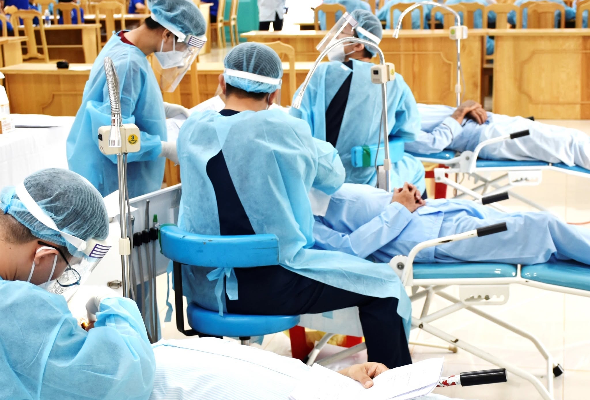 Ngành nha khoa chuyển dịch mạnh mẽ, đổi mới tư duy chăm sóc răng miệng người cao tuổi