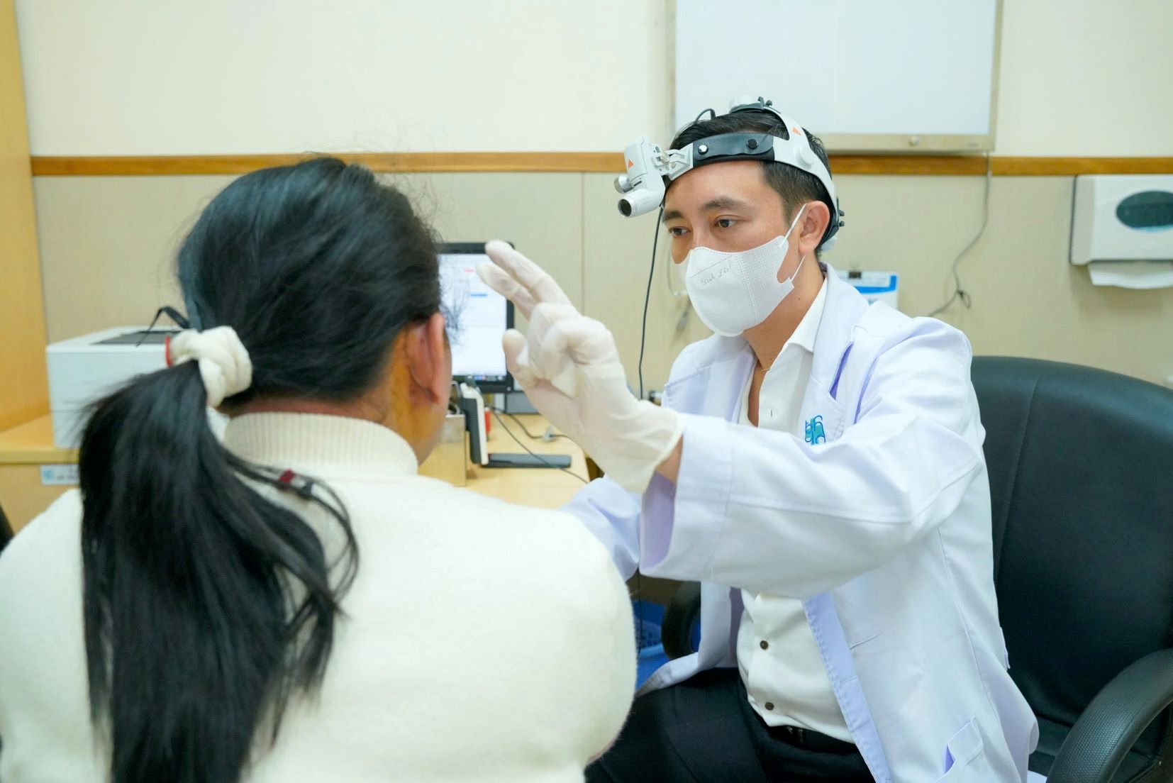 Bác sĩ chỉ ra thời gian vàng tìm lại âm thanh cho trẻ nghe kém