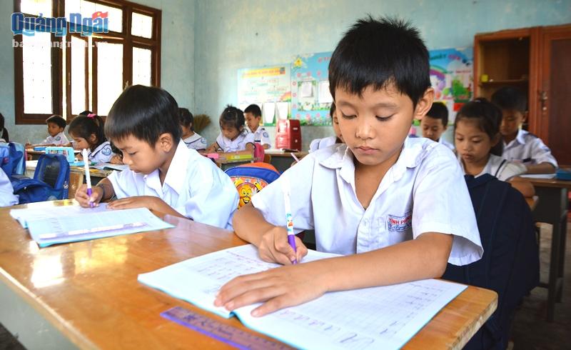 Đổi mới, sắp xếp trường, lớp học vì lợi ích học sinh