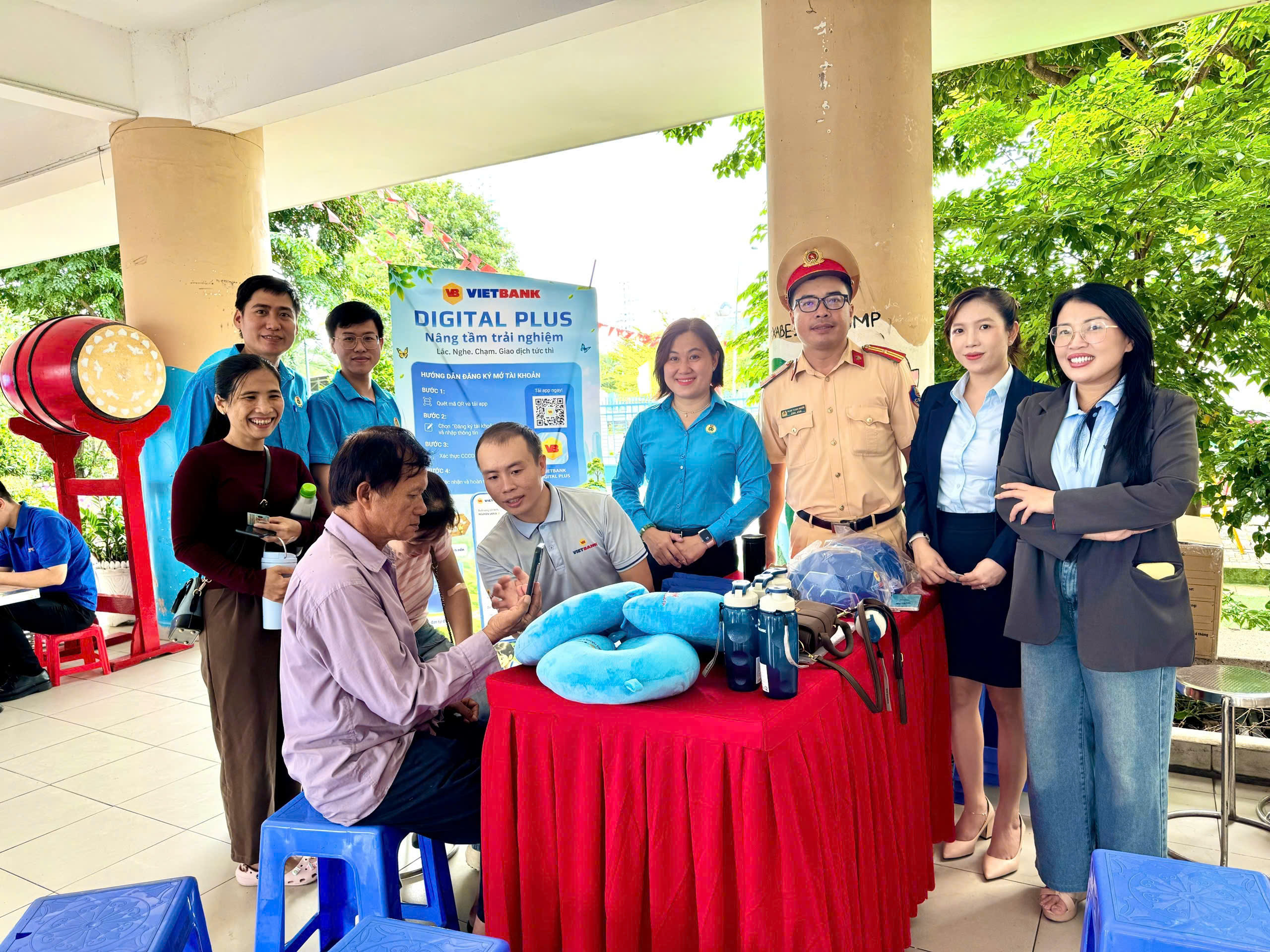 Nhà Bè tổ chức khám sức khỏe, chăm sóc phúc lợi cho hơn 500 đoàn viên, người lao động