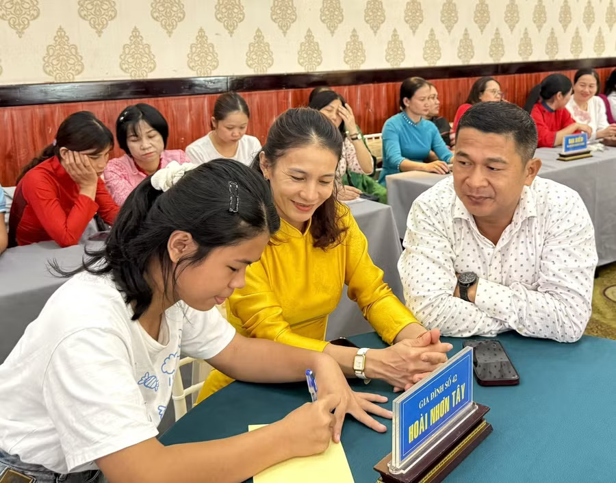 Sức khỏe tâm thần trẻ em Nhận diện sớm nguy cơ để đồng hành hiệu quả