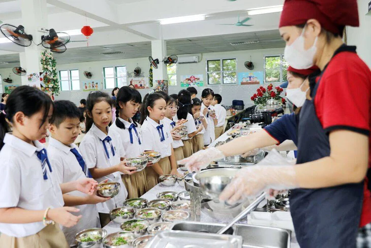 Giám sát chất lượng bữa ăn học đường đi vào thực chất, hiệu quả