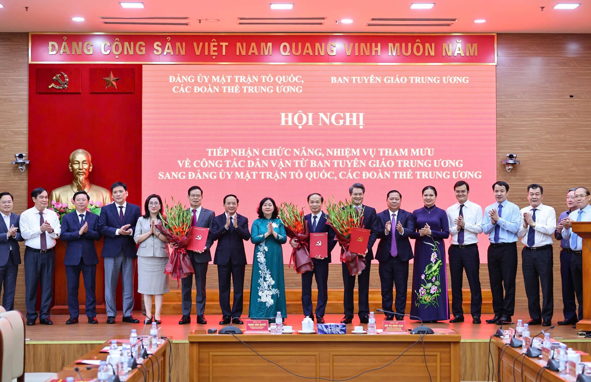 Đảng ủy MTTQ, các đoàn thể Trung ương tiếp nhận công tác dân vận
