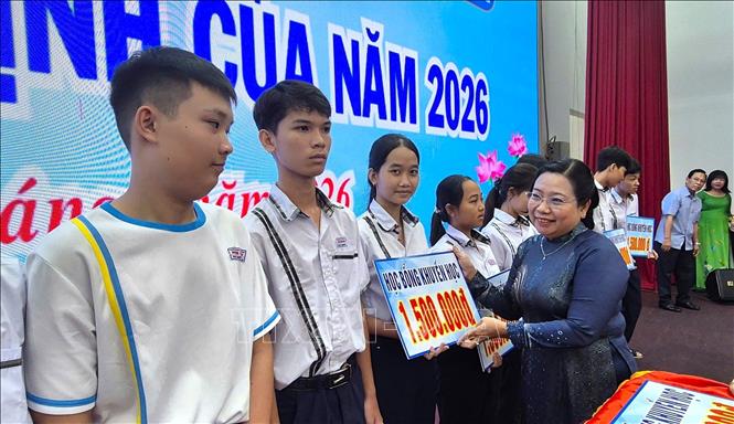 321 học sinh Cần Thơ vượt khó được nhận học bổng Lương Định Của
