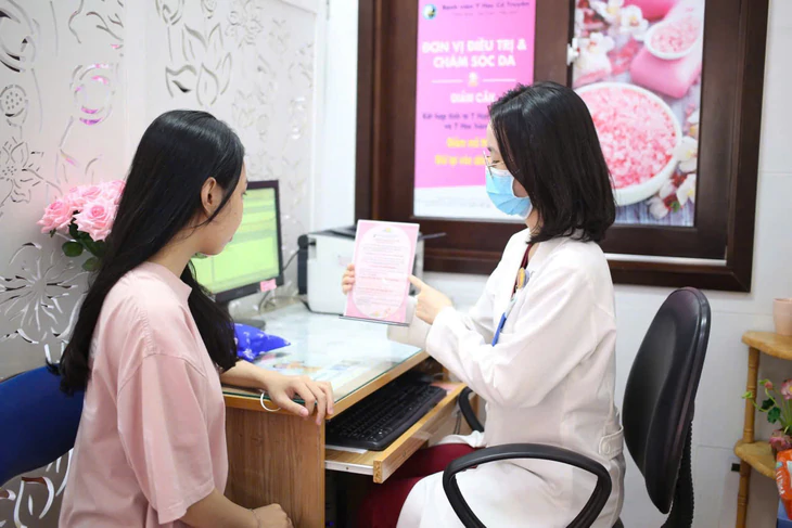 Hậu quả từ thói quen tự bôi thuốc Corticoid kéo dài
