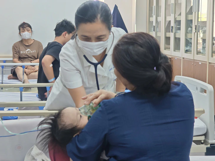 Vì sao RSV triệu chứng như cúm, nhưng trẻ sơ sinh dễ suy hô hấp, nguy kịch