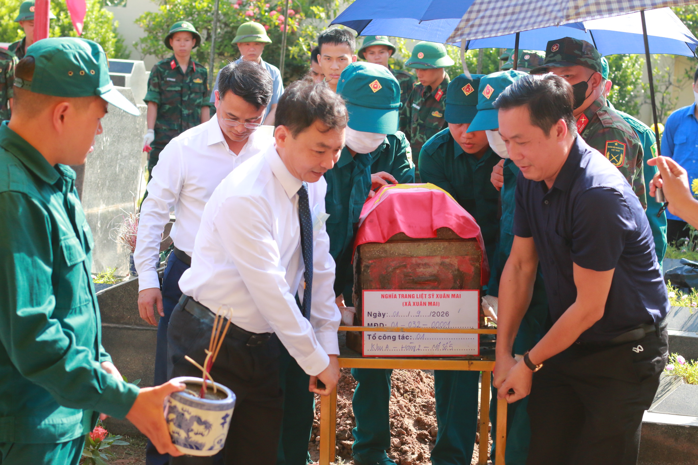 Hà Nội Lễ dâng hương thành kính, tìm kiếm và xác định danh tính hài cốt Liệt sĩ tại xã Xuân Mai