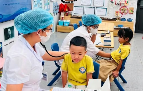 Trẻ dưới 6 tuổi được khám sức khỏe miễn phí thế nào