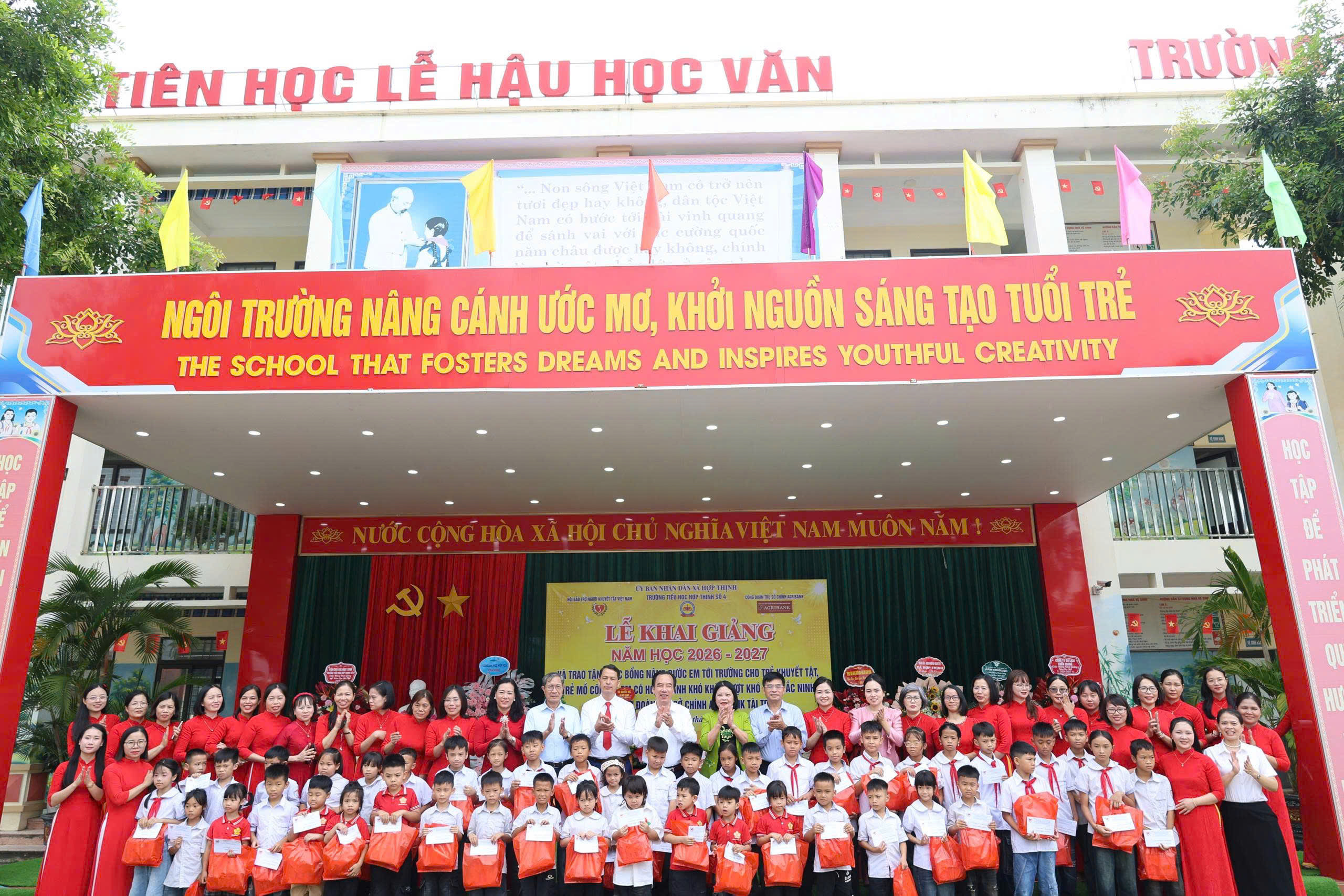 TS Ngô Sách Thực, Chủ tịch Hội Bảo trợ Người khuyết tật VN Trao tặng học bổng cho học sinh, lan tỏa nhân ái trong ngày khai giảng tại Hợp Thịnh