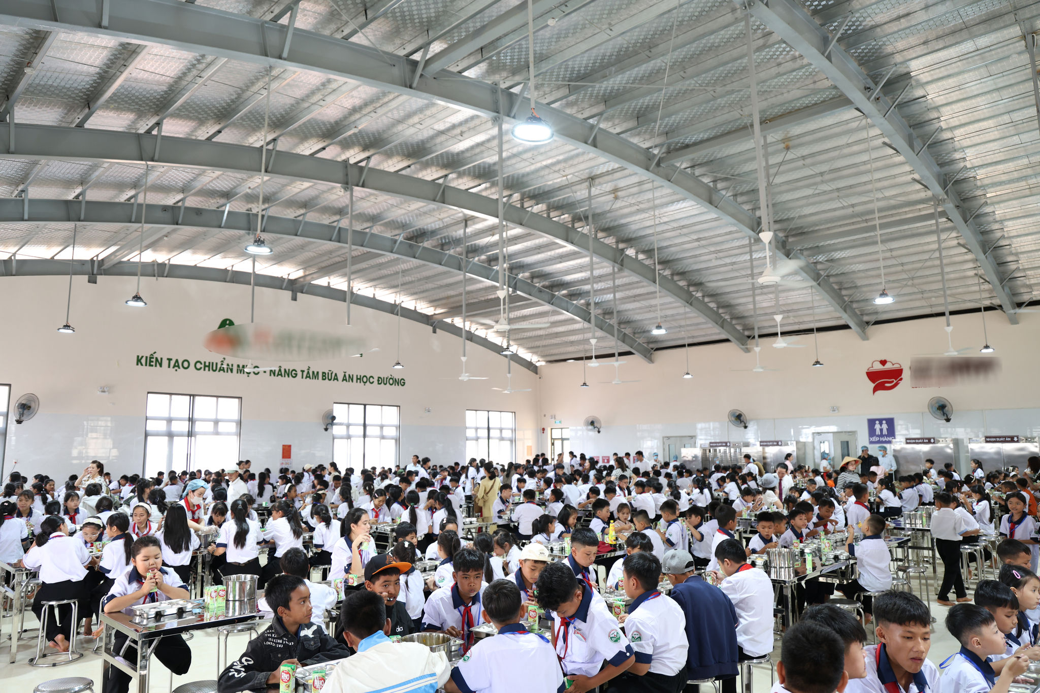 Ngày đầu tiên ở trường nội trú biên giới Thuận An “Cơm ngon hơn ở nhà ”