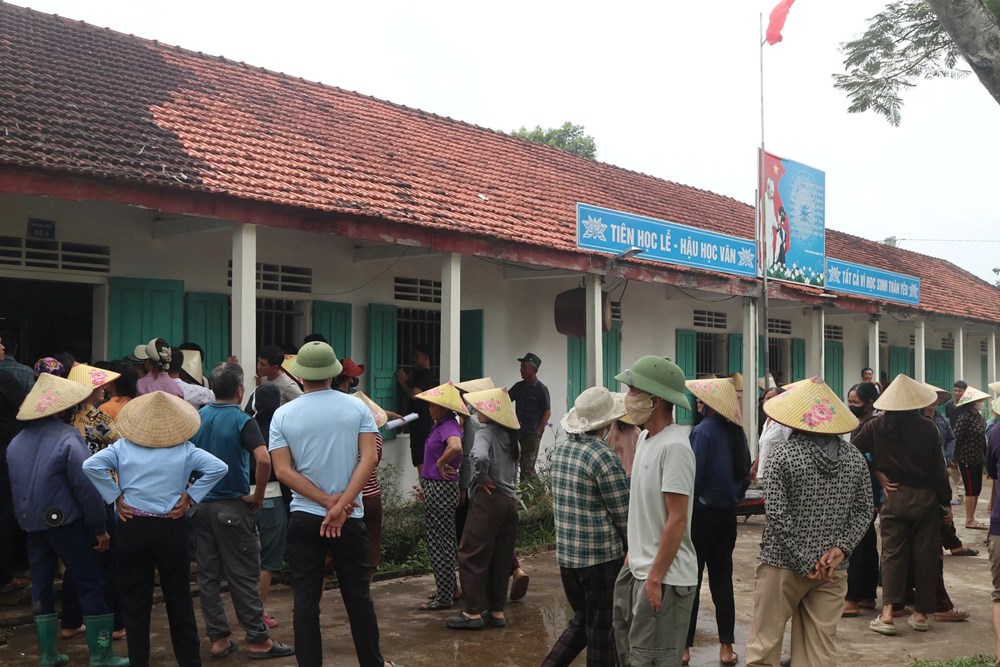 Ai nối lại đường đến lớp