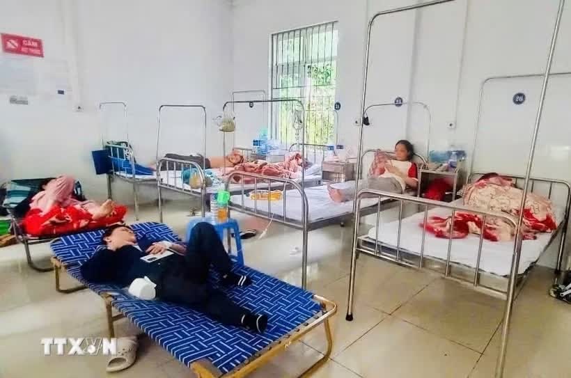 Vụ cả trăm người nhập viện sau ăn bánh mì Phạt tiệm 100 triệu đồng