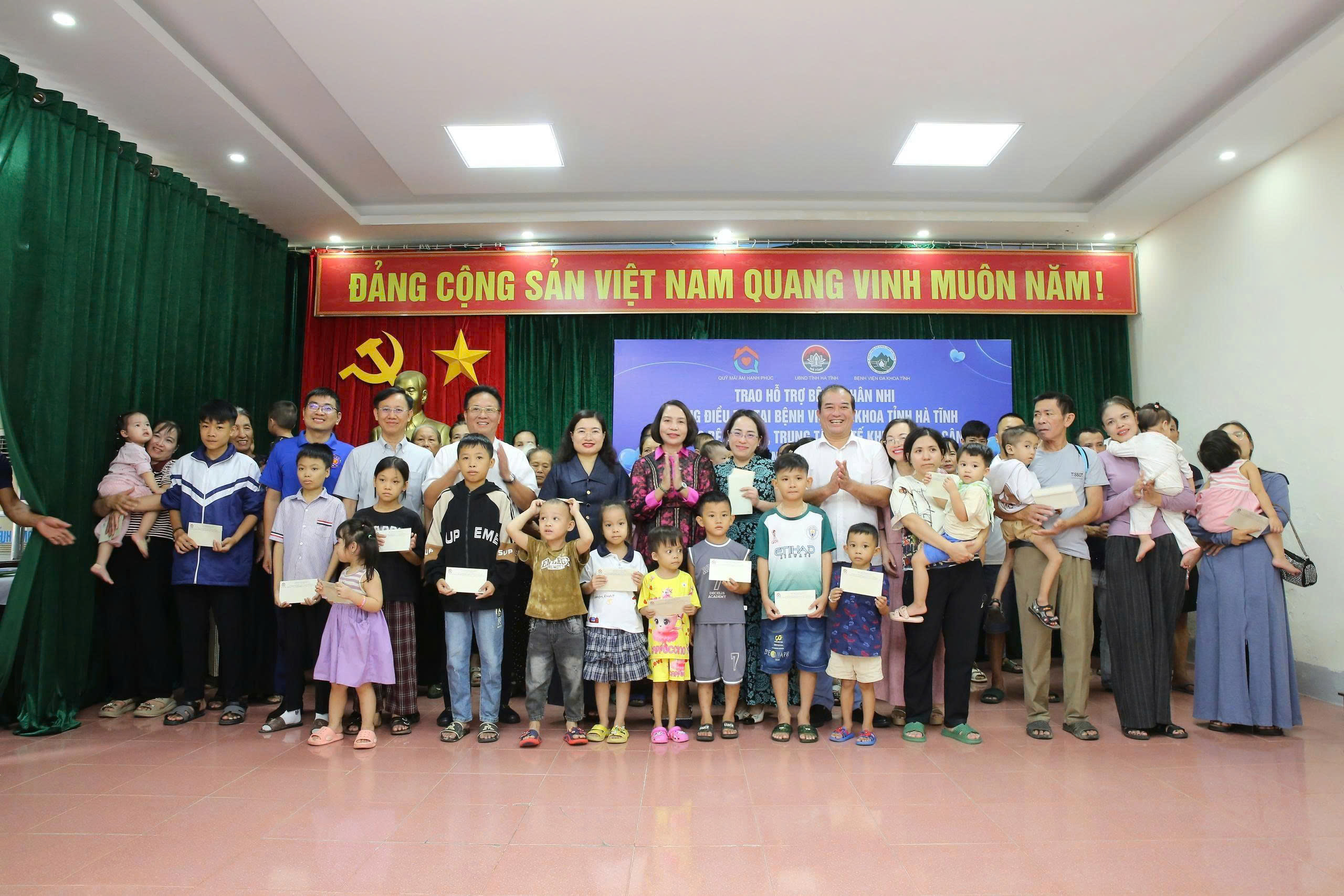 Hành trình yêu thương, mang niềm vui và hạnh phúc cho các em nhỏ