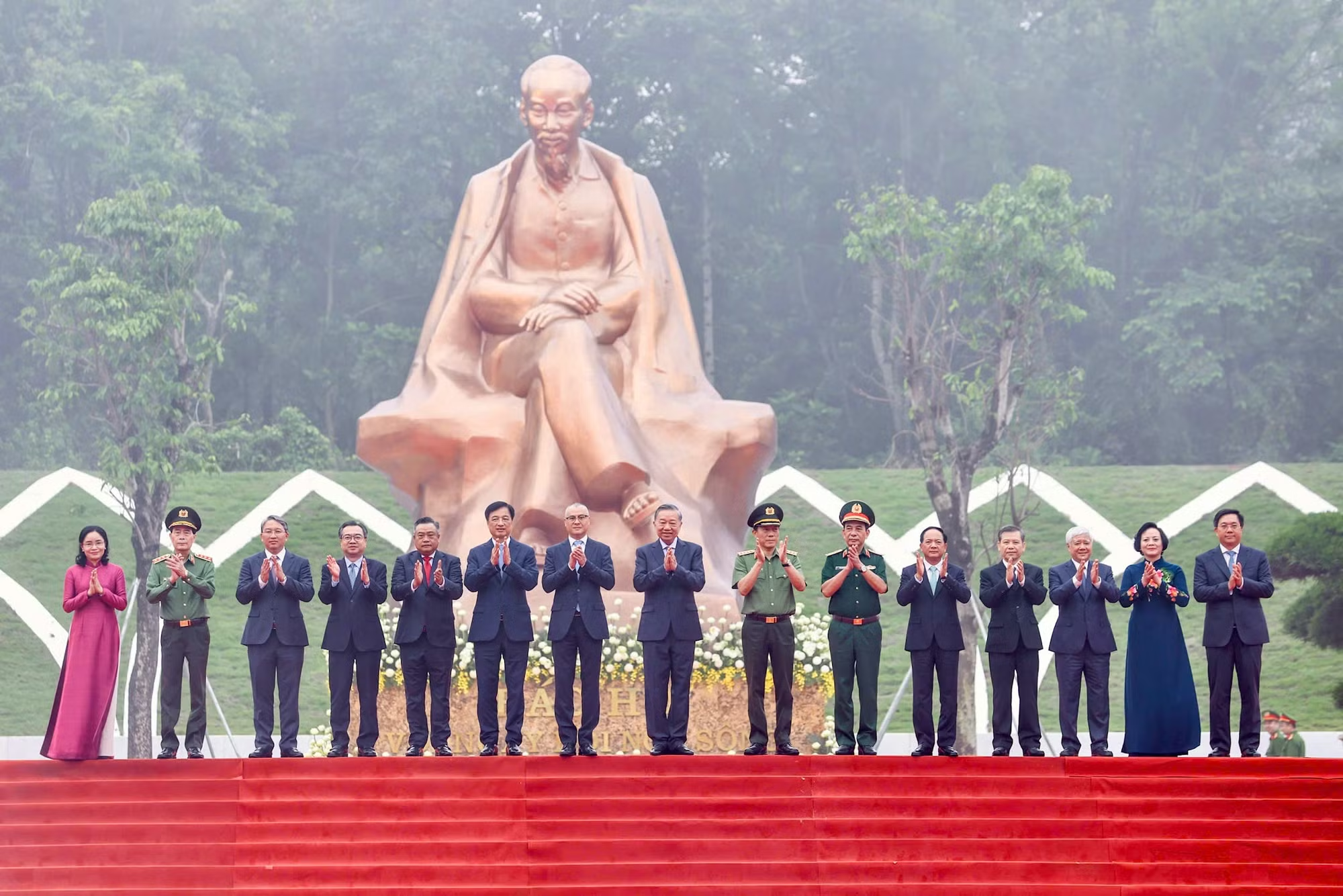 Tổng Bí thư, Chủ tịch nước Tô Lâm dự lễ khánh thành Tượng đài Bác Hồ với ngày hội non sông tại Đền Hùng