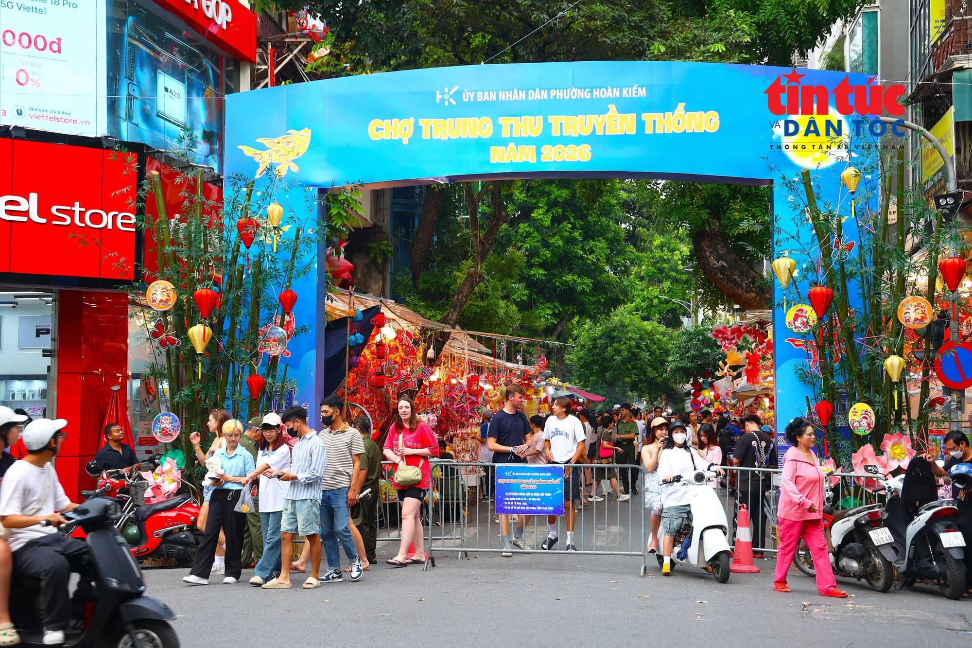 Rộn ràng chợ Trung thu phố Hàng Mã